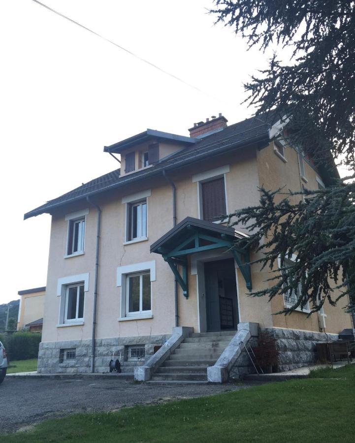 Refuges Sous Les Toits Bed & Breakfast Bourg-Saint-Maurice Exterior photo
